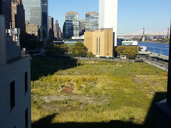 4th image of 415 E 37th St APT 10L