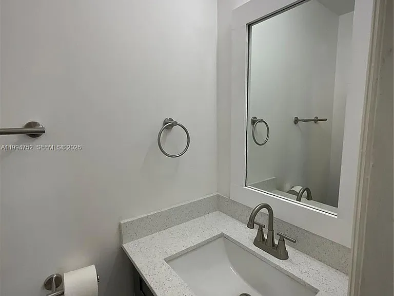 435 NW 19th Ln — Photo 7