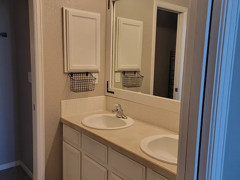 911 Foxtail Ct — Photo 8