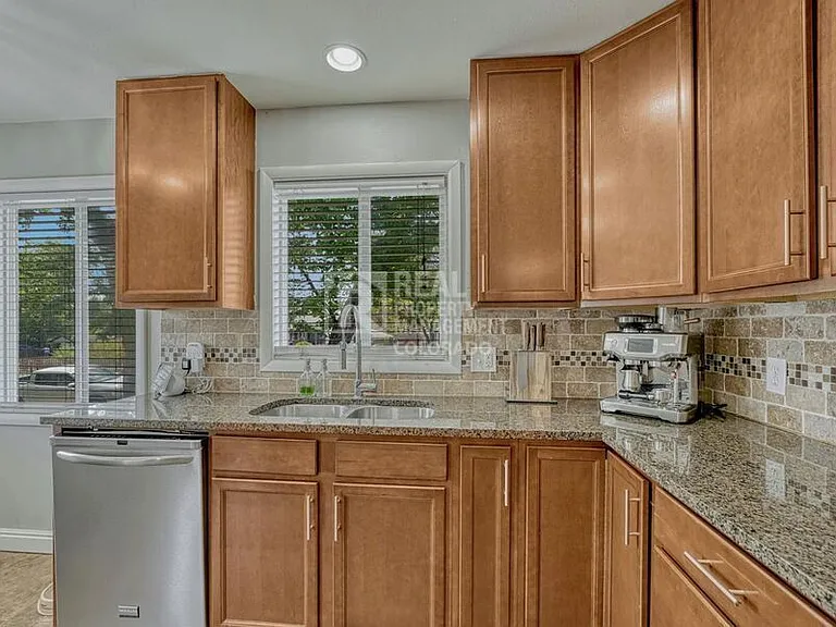 4252 S Logan St — Photo 10