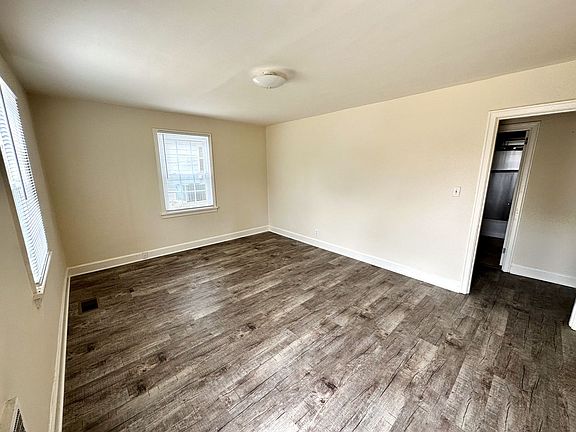 4th image of 1227 Daniel St