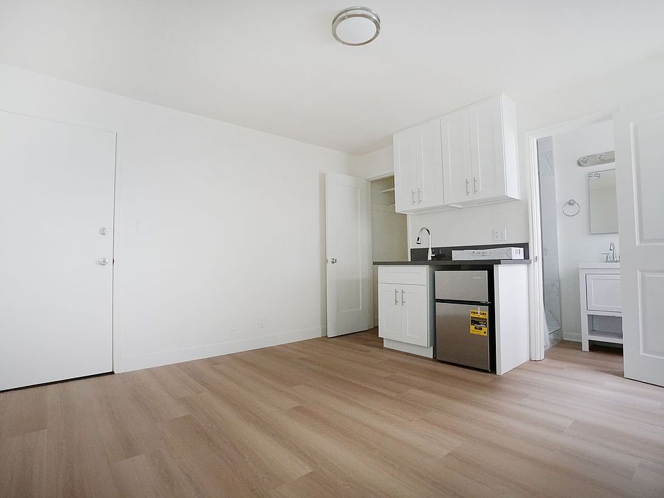 1st image of 858 Lincoln Blvd APT 3