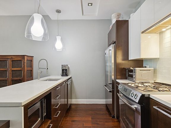 4th image of 2-17 51st Ave #420