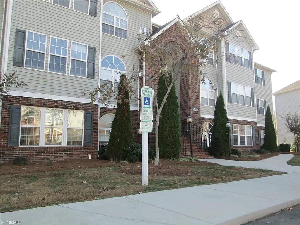 2 bed, 1128 sqft, $1,150 — Photo 1