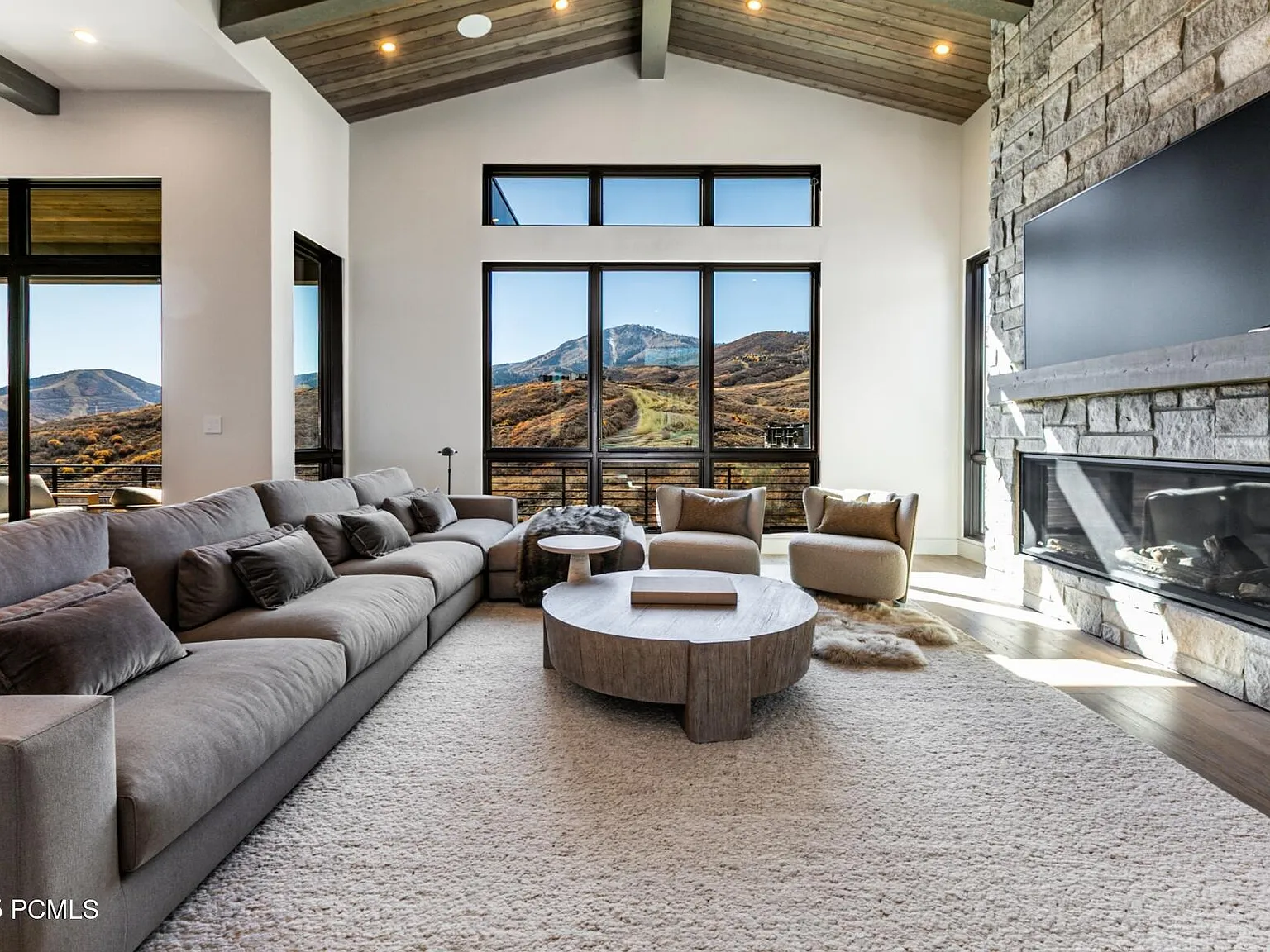 5 bed, 5.5 bath, 4400 sqft, $16,500 — Photo 4