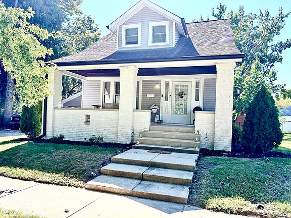 3rd image of 1221 E Edwards Ave