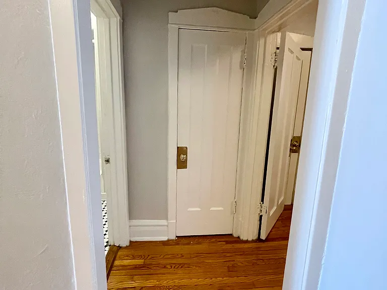 840 W Elmwood Ave #1 — Photo 5
