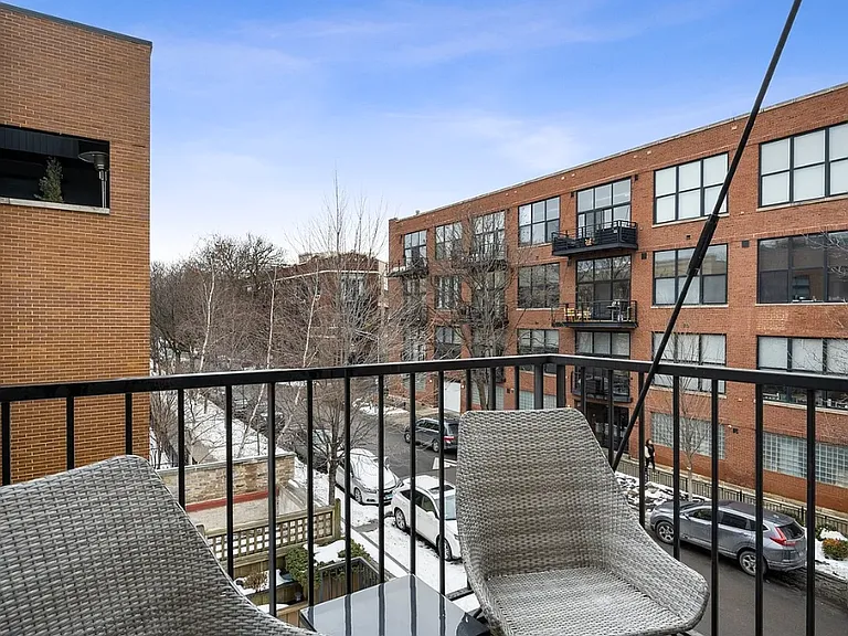 2201 W Wabansia Ave #10 — Photo 6