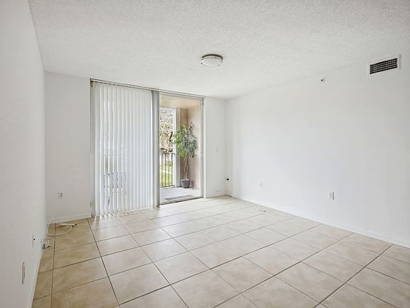 4th image of 121768 Saint Andrews Pl #206