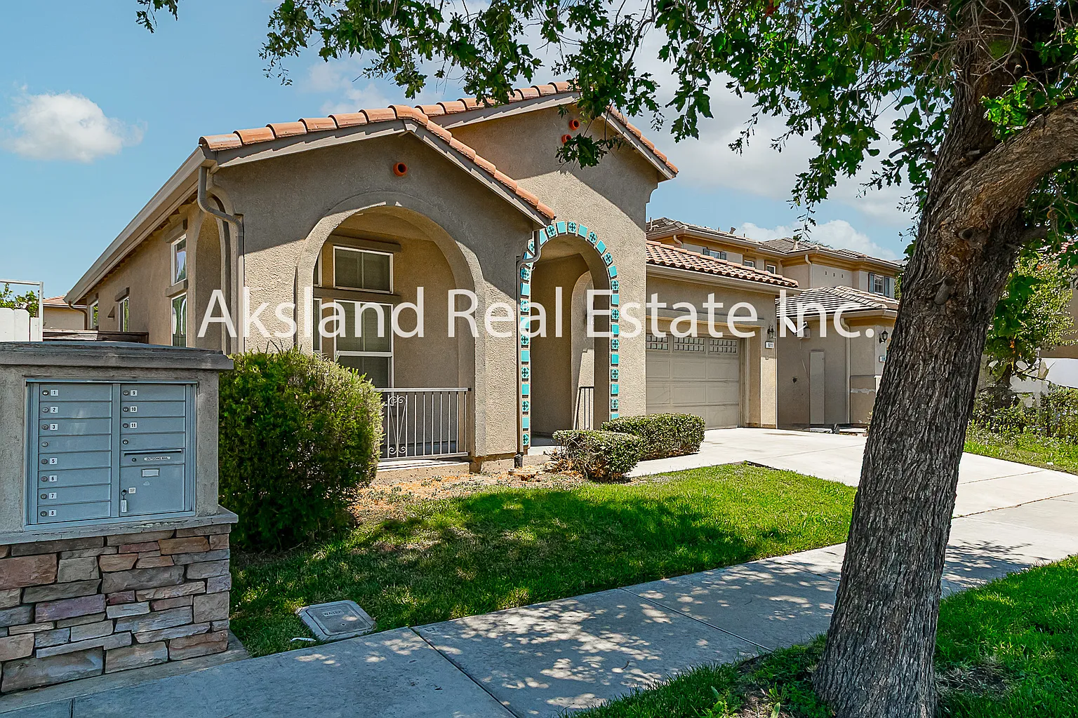 611 Brookhurst Blvd photo 1