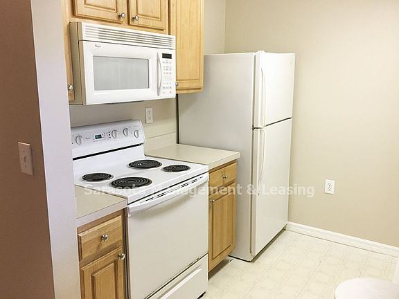 3rd image of 5401 Bentgrass Dr Unit 304