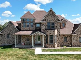 2 Eagle Ridge Dr, Saint Joseph, MO 64507