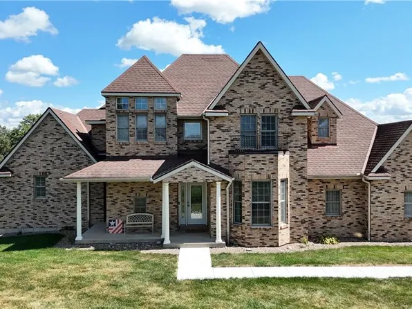 2 Eagle Ridge Dr, Saint Joseph, MO 64507