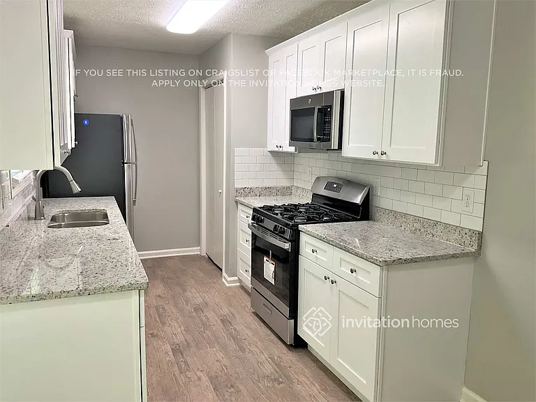 303 Park Sq — Photo 8
