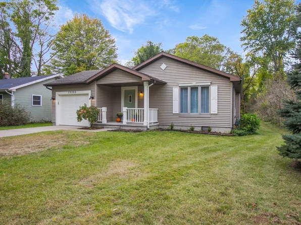 13252 Detroit St, Sawyer, MI 49125