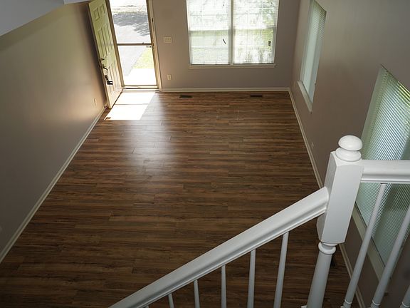 3rd image of 296 Richmond Dr Unit 296