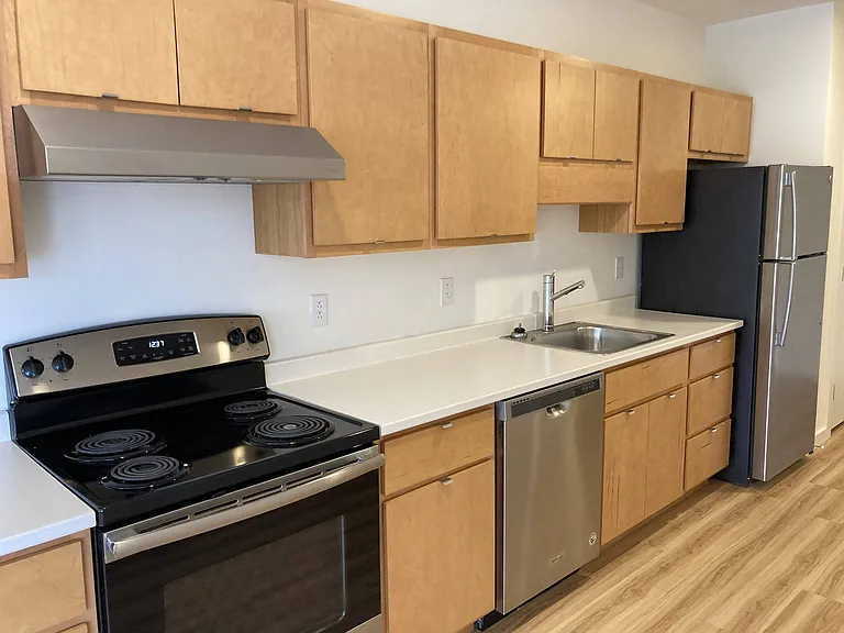 South End Apartments — Photo 20
