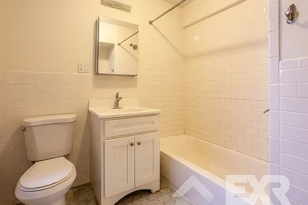 Rented by EXR | media 9