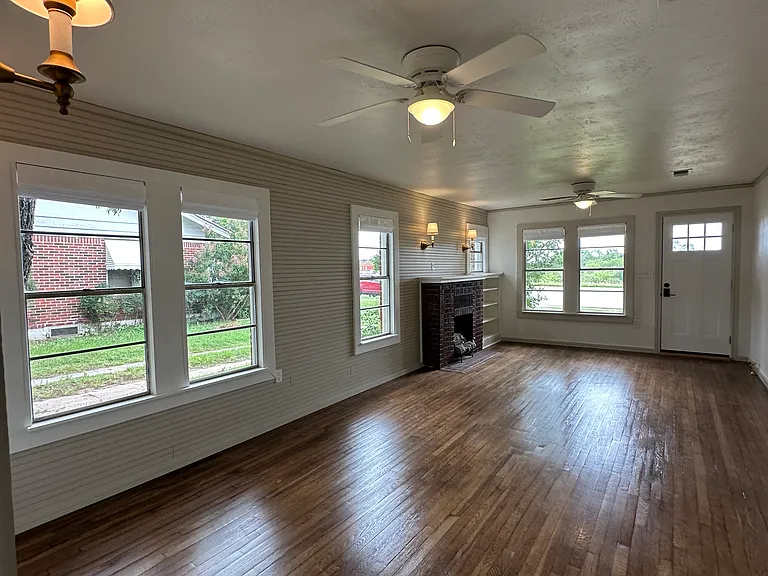 2508 Conrad Hilton Blvd — Photo 2
