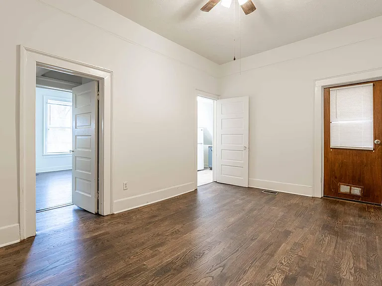 695 Queen St SW #4 — Photo 21