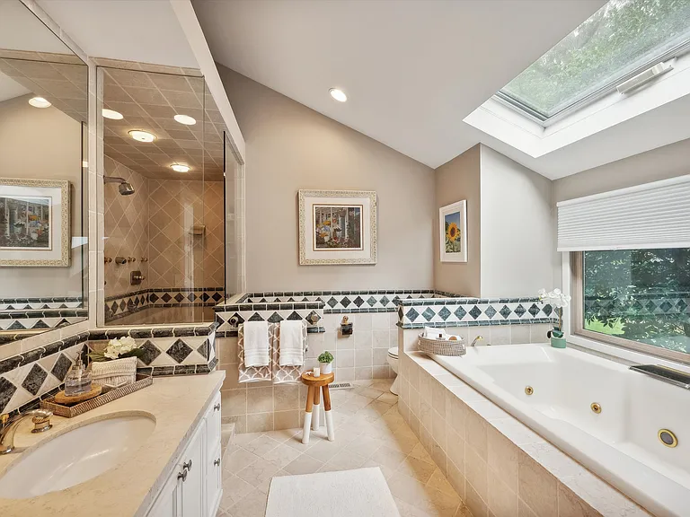 25 Midhampton Ave — Photo 24