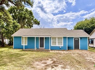 607 S East St, Edna, TX 77957