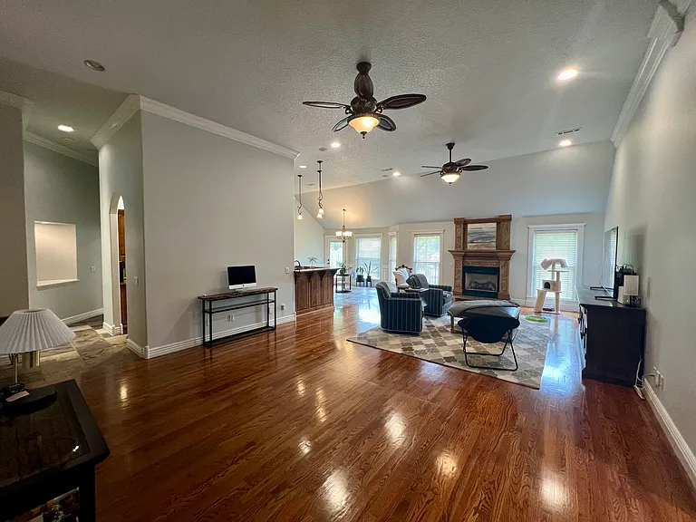 1450 Whippoorwill Ln — Photo 3
