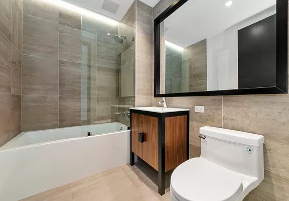 4th image of 1134 Fulton St APT 7Y