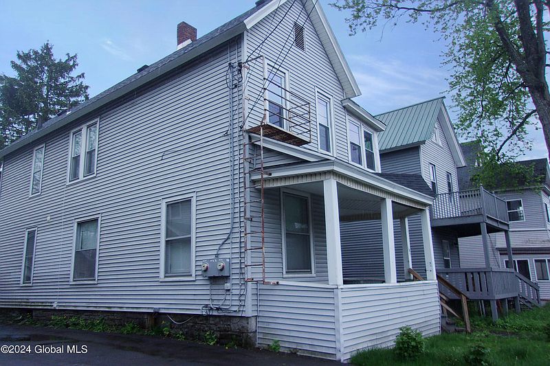 3rd image of 185 Market Street