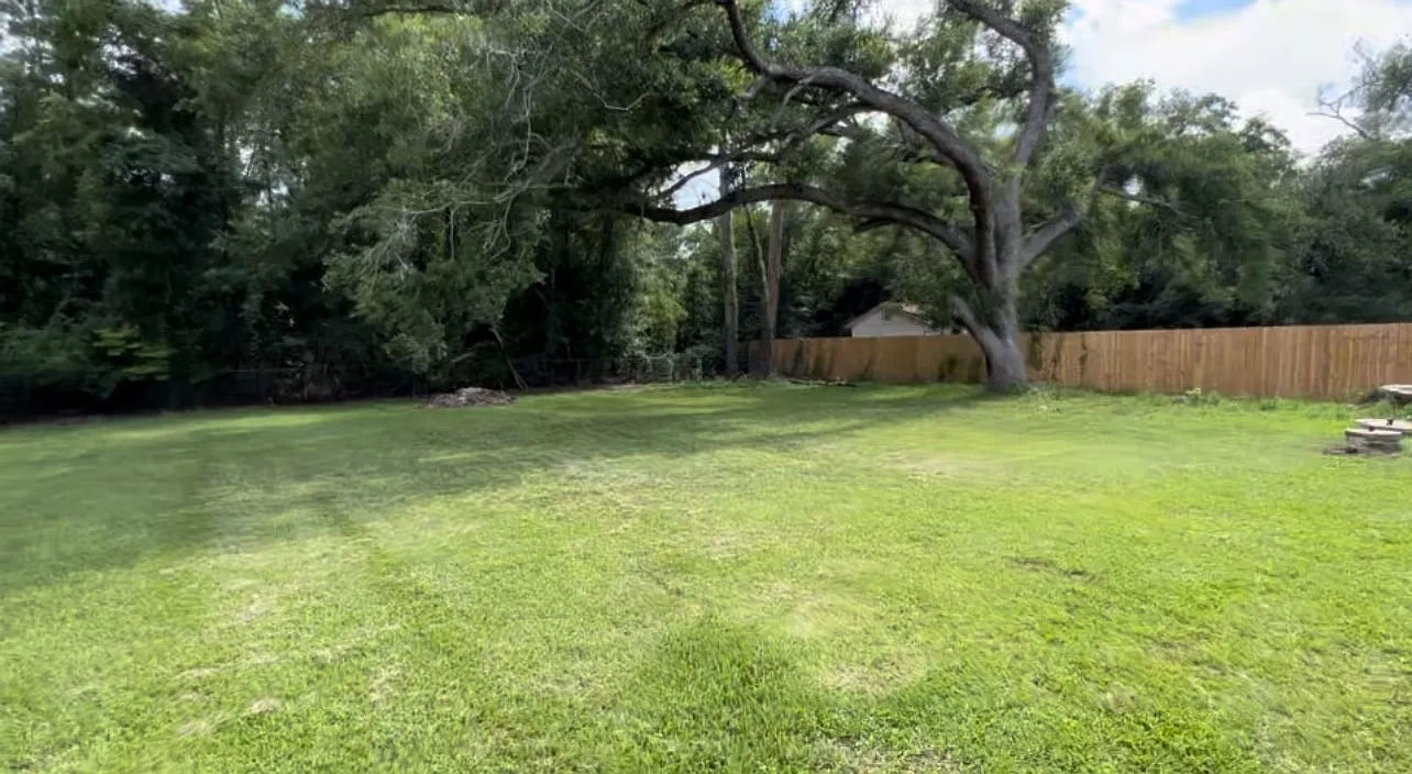 814 Sundale Dr — Photo 2