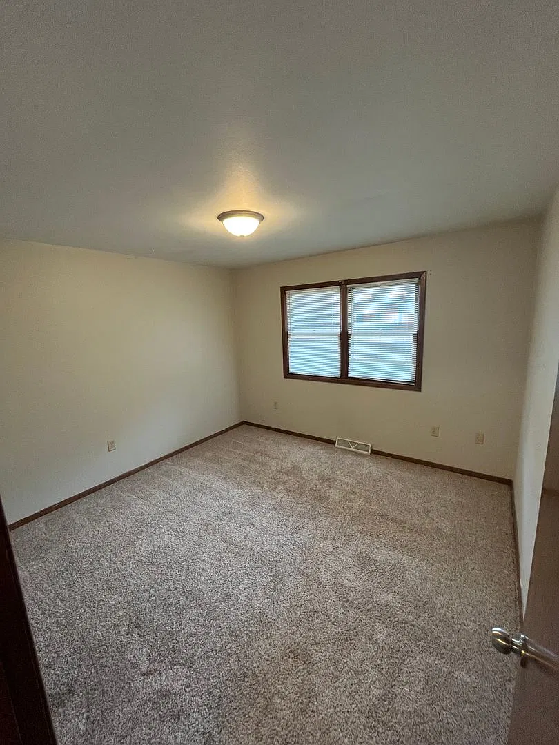 3 Bd 1.5 Ba Condo for rent in Cedar Falls, IA — Photo 4