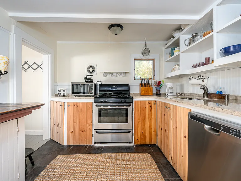 415 Barlows Landing Rd — Photo 17