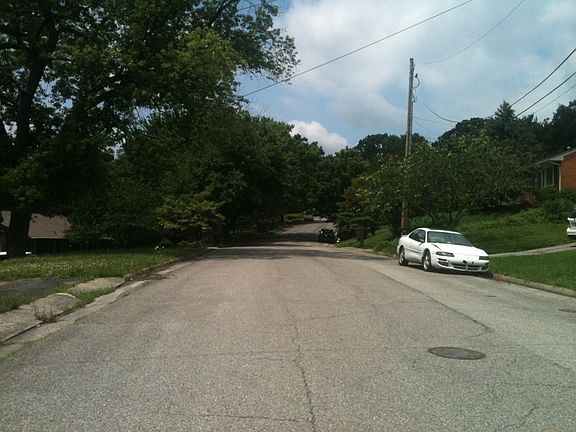4th image of 3050 Glenmont Dr