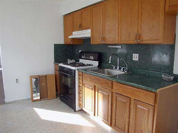 3rd image of 58 Boyd Ave