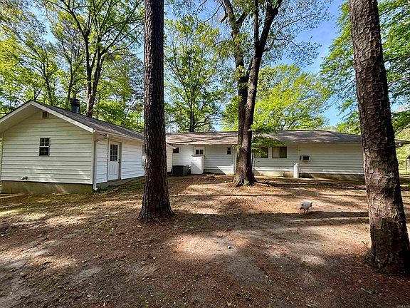 3rd image of 611 Harrod Rd