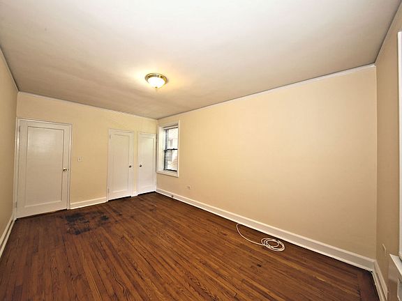4th image of 421 Larchmont Acres APT B