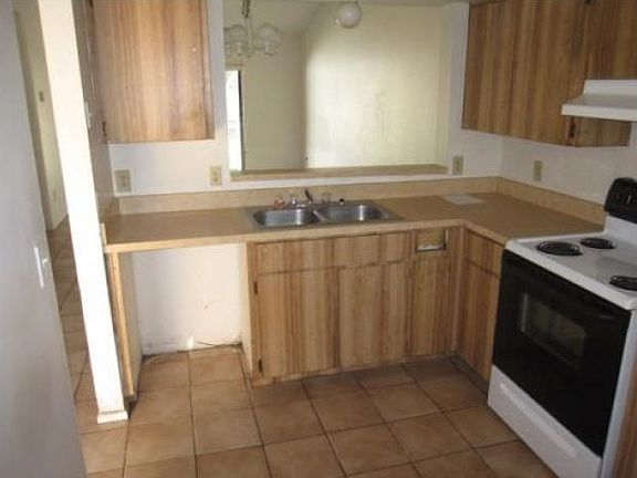 4th image of 739 Kings Cove Ct