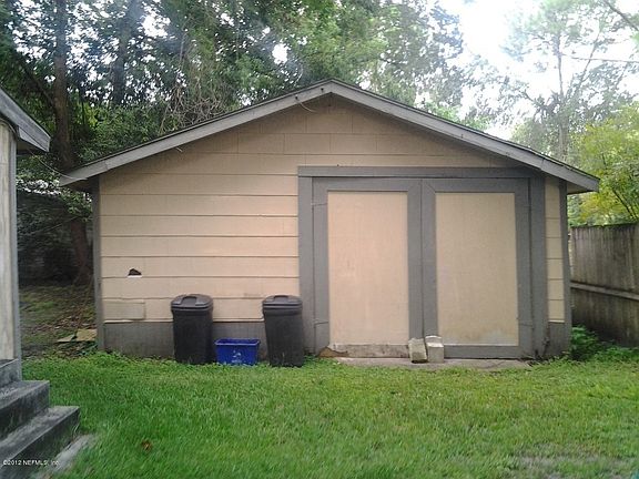 4th image of 3044 2nd Street Cir