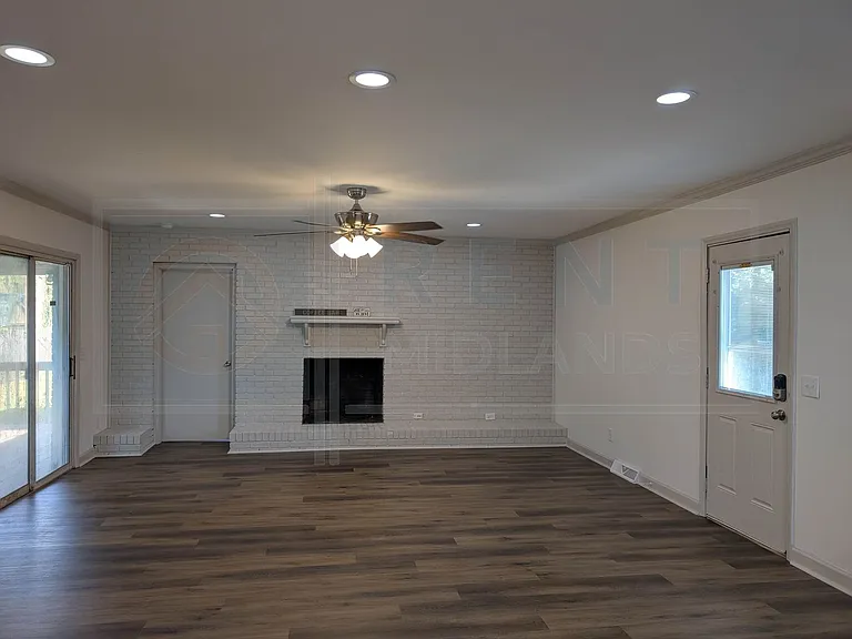 2307 Vine St — Photo 9