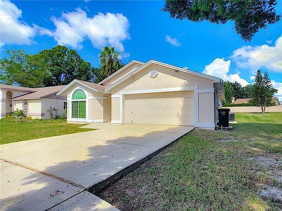 3rd image of 6 Saint Kitts Cir
