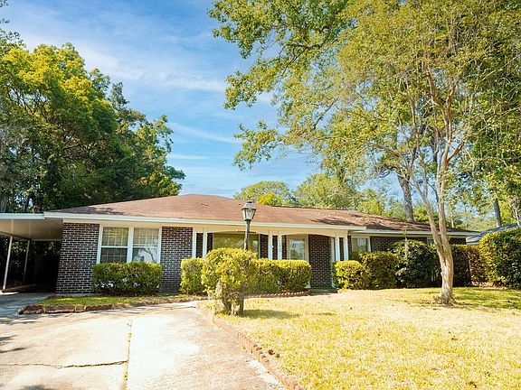 2nd image of 712 Dyches Drive