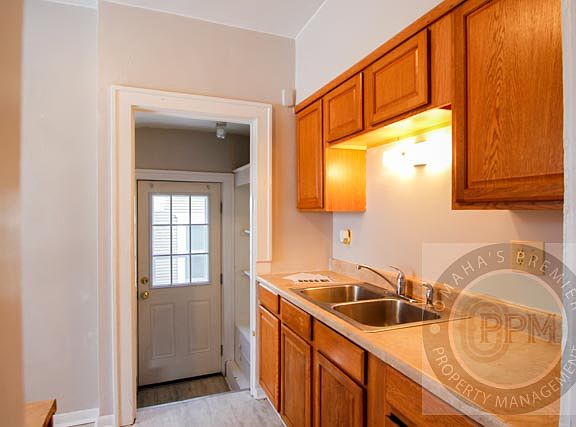 4th image of 4840 Erskine St