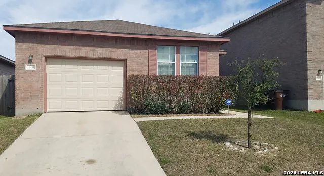 3 bed, 2.0 bath, 1345 sqft, $1,575 — Photo 2