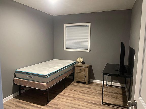 4th image of 516 Hicks Ave