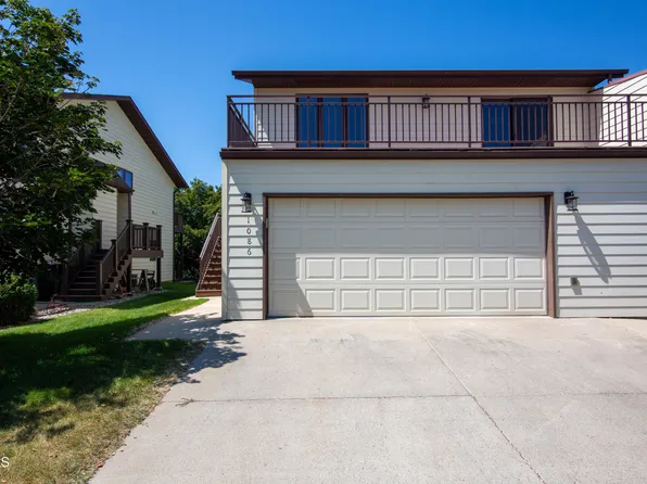 1086 Westwood St, Bismarck, ND 58504