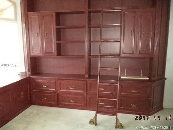 5th image of 2472 Poinciana Ln
