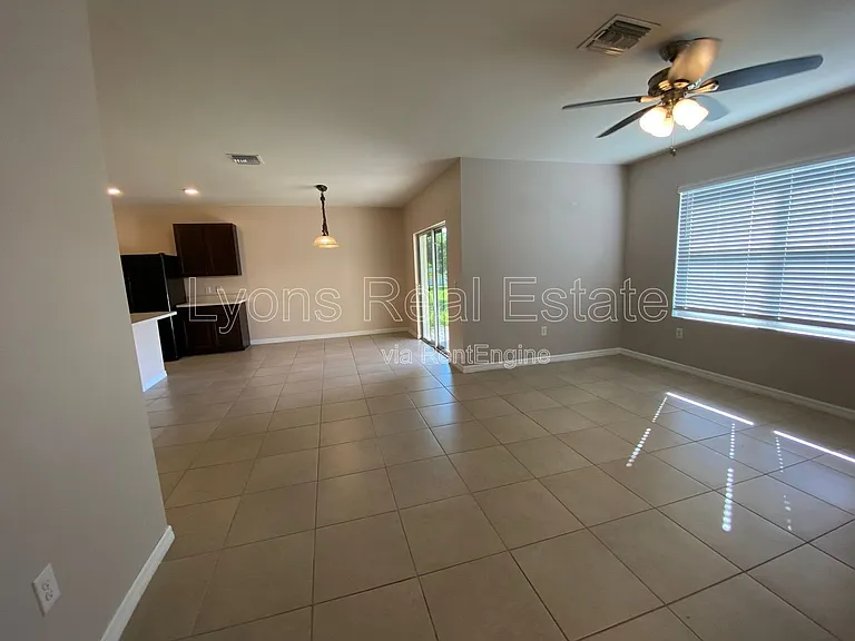 3425 Cancun Ct — Photo 21