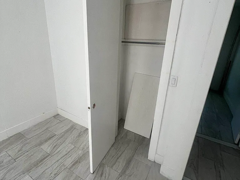 340 E 51st St #1R — Photo 7