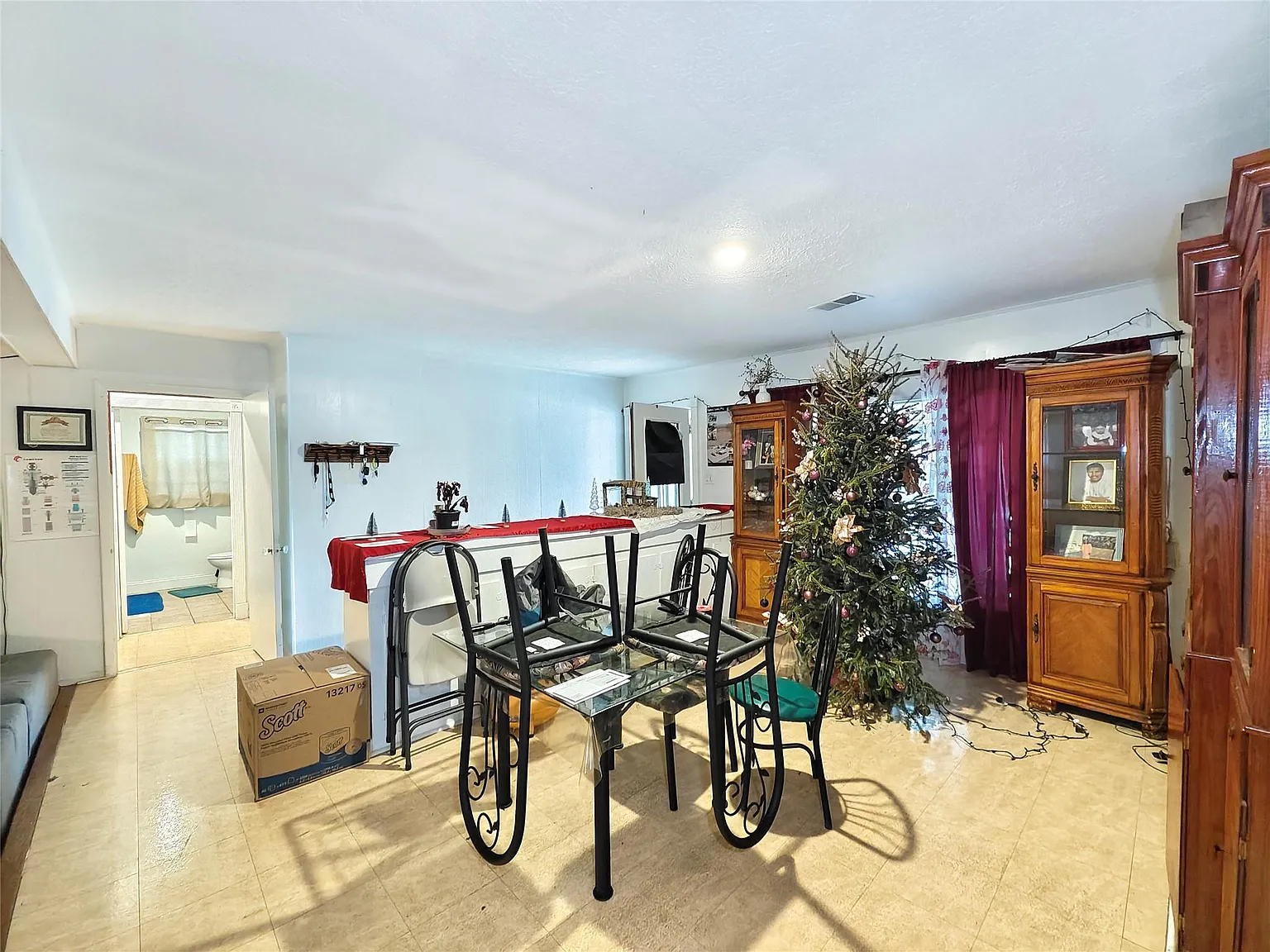 4 bed, 2.5 bath, 2518 sqft, $1,850 — Photo 4