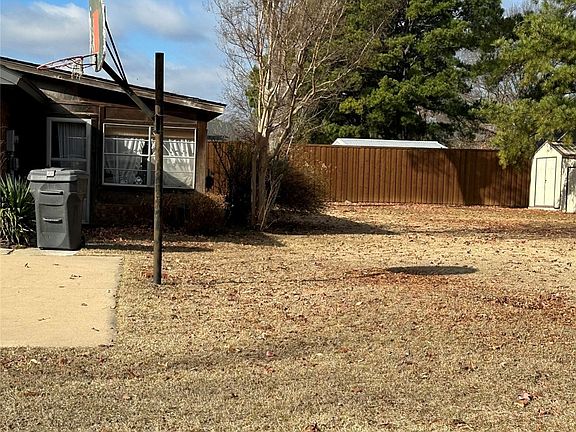 2nd image of 3141 Woodside Dr